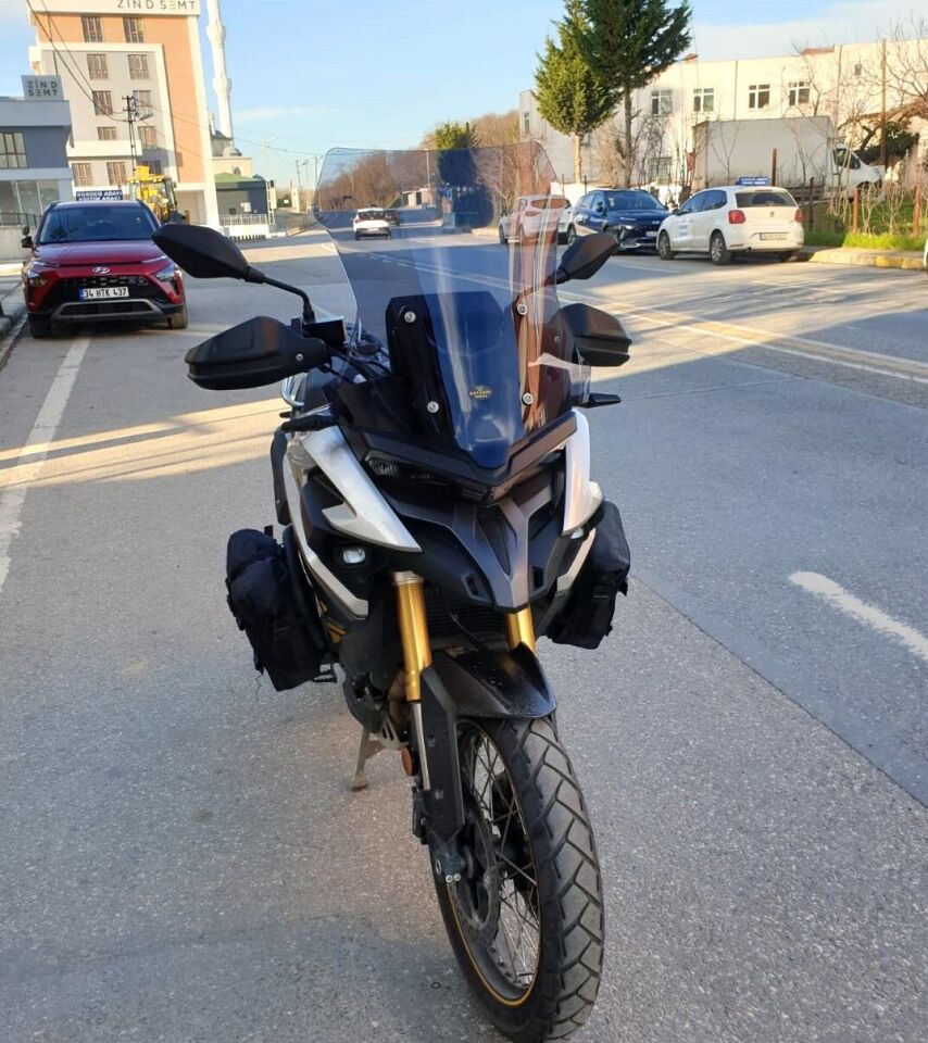 MOTOCAM Voge DS 625X Ön Cam 2023-2026 Model 65cm Füme Renkli 4mm SPORTİF MODEL