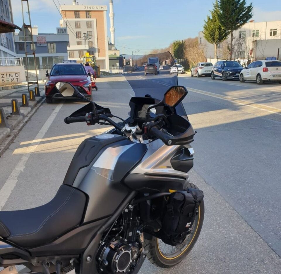 MOTOCAM Voge DS 625X Ön Cam 2023-2026 Model 65cm Füme Renkli 4mm SPORTİF MODEL