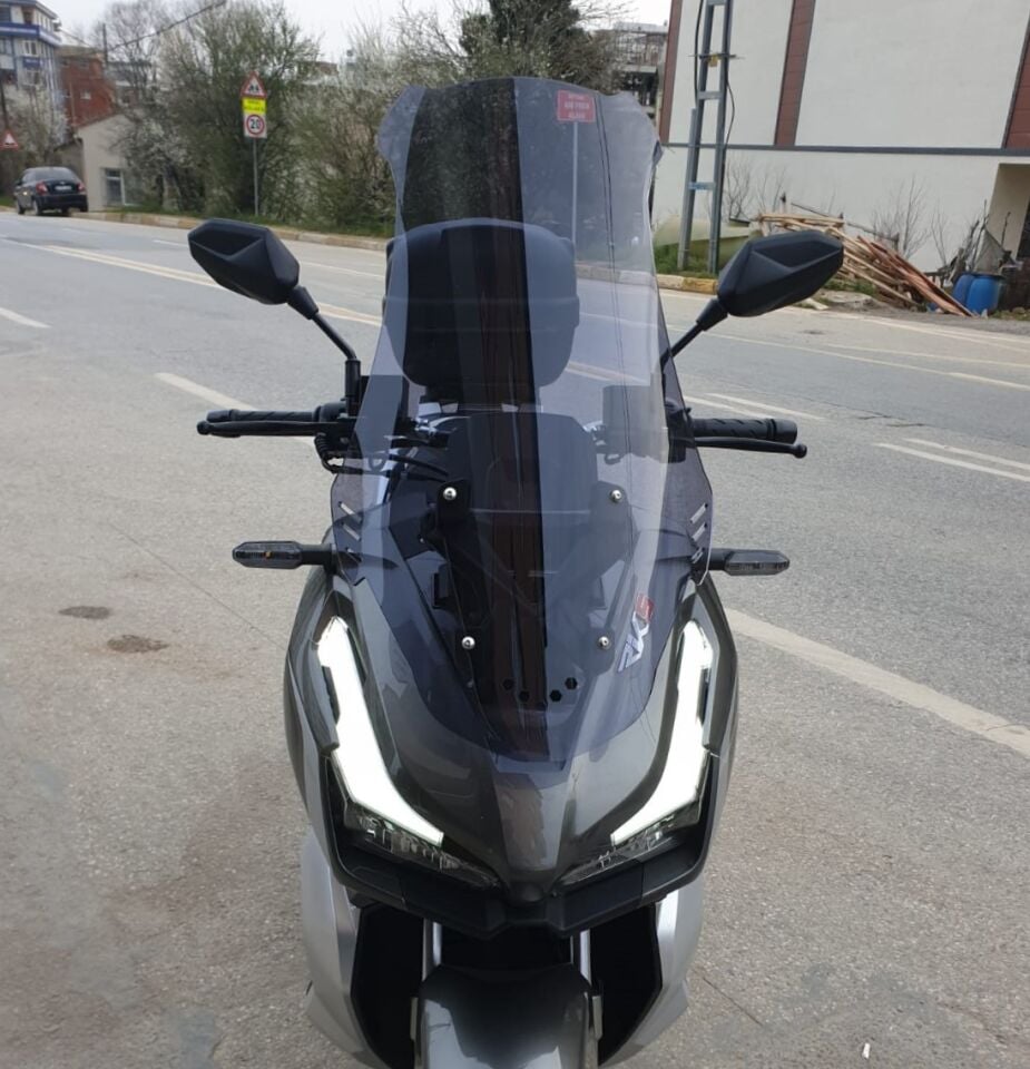 MOTOCAM Kral Arneb 150 Ön Cam 2023-2026 Model 65cm Füme Renkli 4mm ORTA BOYLU