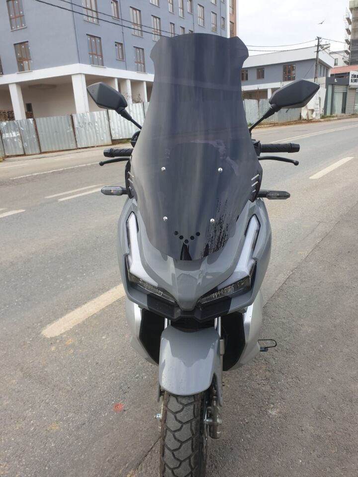 MOTOCAM Kral Arneb 150 Ön Cam 2023-2026 Model 65cm Siyah Renkli 4mm ORTA BOYLU