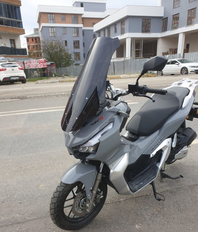 MOTOCAM Kral Arneb 150 Ön Cam 2023-2026 Model 65cm Siyah Renkli 4mm ORTA BOYLU