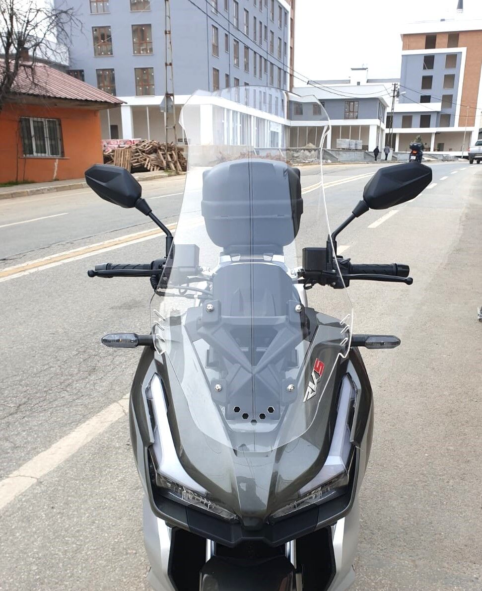 MOTOCAM Kral Arneb 150 Ön Cam 2023-2026 Model 65cm Şeffaf Renkli 4mm ORTA BOYLU