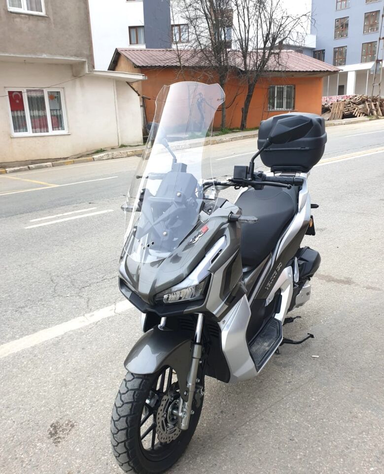 MOTOCAM Kral Arneb 150 Ön Cam 2023-2026 Model 65cm Şeffaf Renkli 4mm ORTA BOYLU