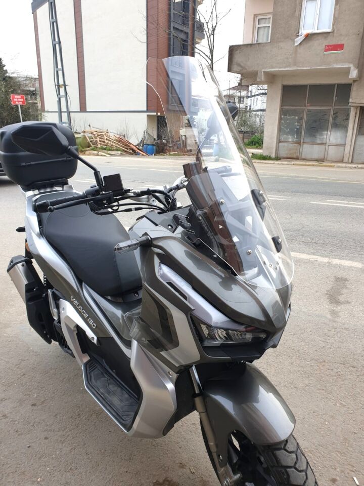 MOTOCAM Kral Arneb 150 Ön Cam 2023-2026 Model 65cm Şeffaf Renkli 4mm ORTA BOYLU