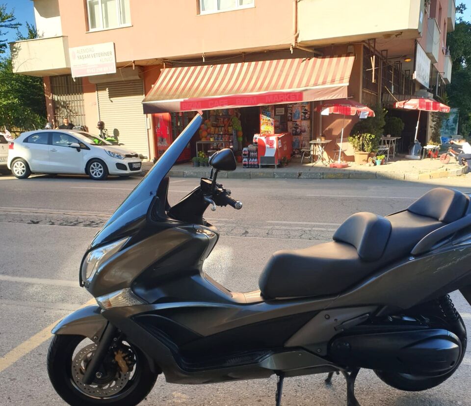 MOTOCAM Honda Silverwing SWT 600 Ön Cam 2008-2013 Model 71cm Siyah Renkli 4mm