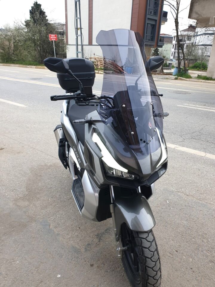 MOTOCAM Kral Arneb 150 Ön Cam 2023-2026 Model 75cm Füme Renkli 4mm UZUN