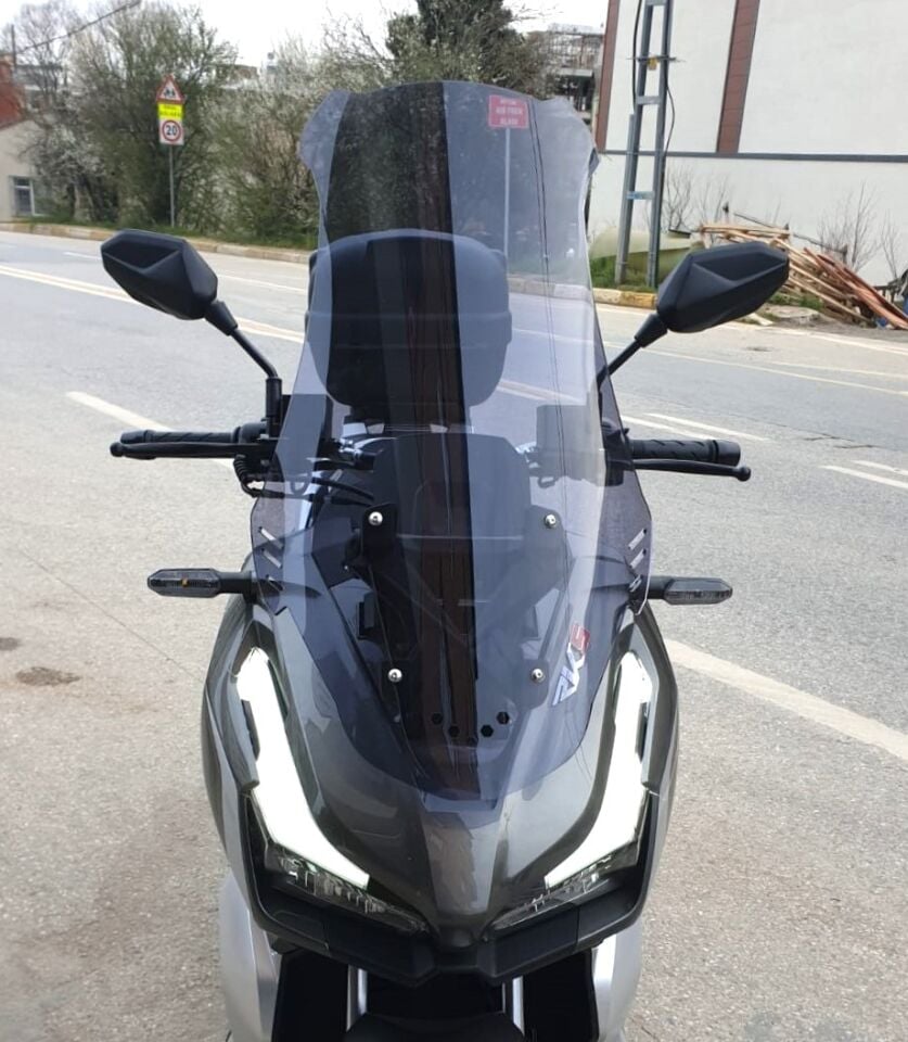 MOTOCAM Kral Arneb 150 Ön Cam 2023-2026 Model 75cm Füme Renkli 4mm UZUN