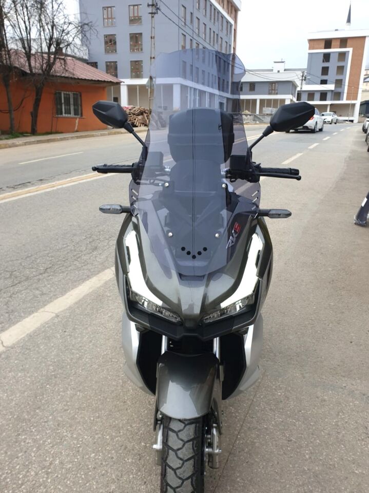 MOTOCAM Kral Arneb 150 Ön Cam 2023-2026 Model 75cm Füme Renkli 4mm UZUN