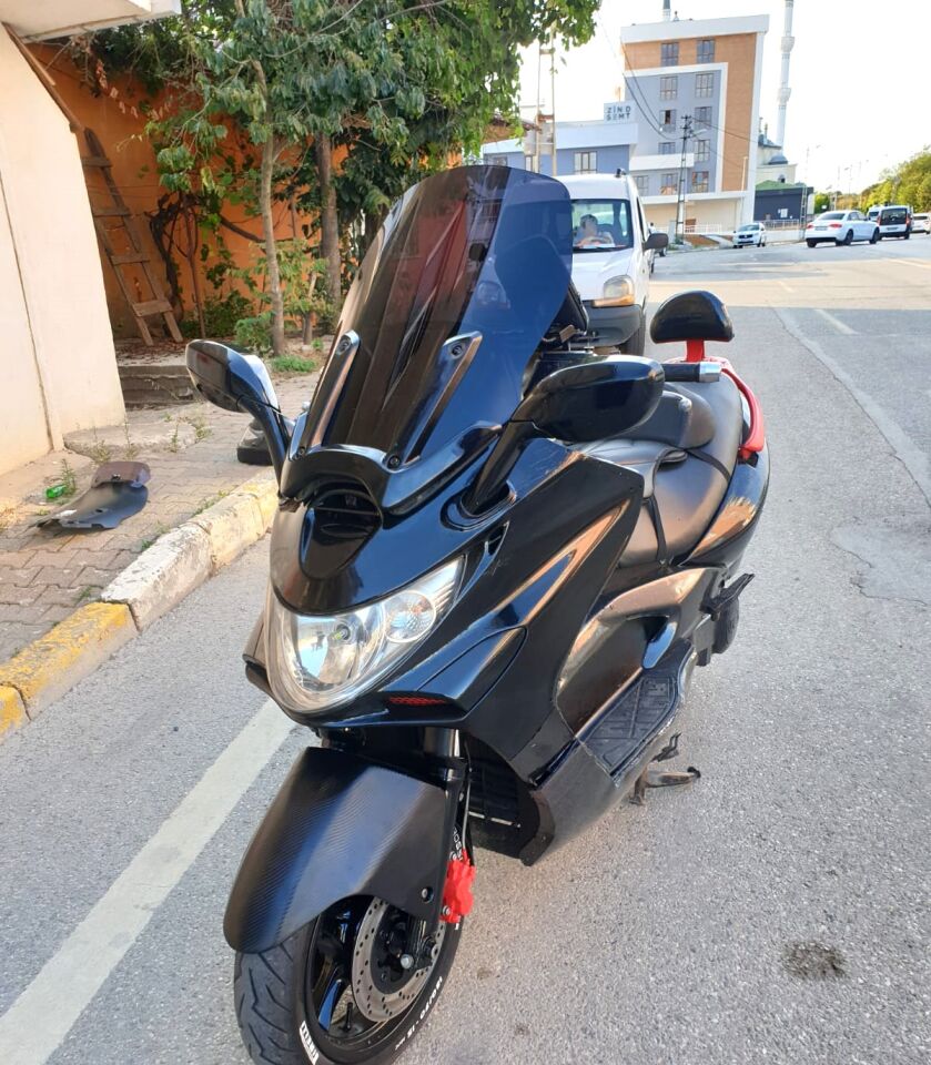 MOTOCAM Kymco Xciting 500 İ Ön Cam 2008-2012 Model 62cm Siyah Renkli 4mm