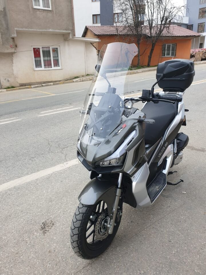 MOTOCAM Kral Arneb 150 Ön Cam 2023-2026 Model 75cm Şeffaf Renkli 4mm UZUN