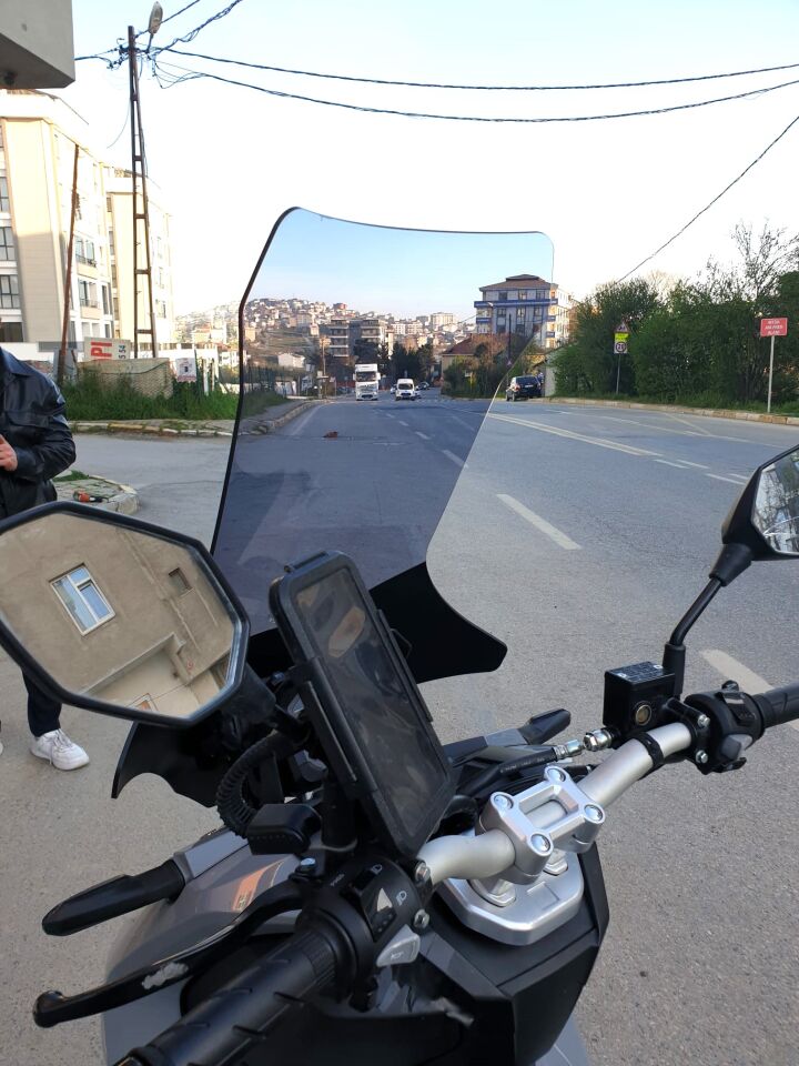 MOTOCAM Kral Arneb 150 Ön Cam 2023-2026 Model 78cm Füme Renkli 4mm UZUN