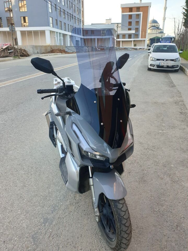 MOTOCAM Kral Arneb 150 Ön Cam 2023-2026 Model 78cm Füme Renkli 4mm UZUN