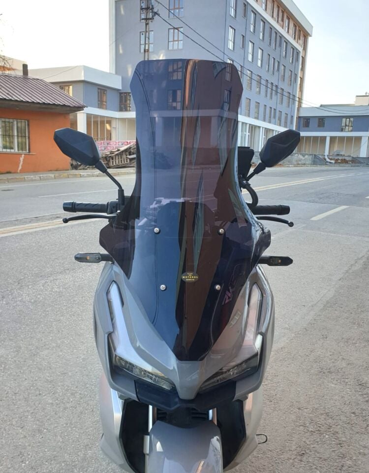 MOTOCAM Kral Arneb 150 Ön Cam 2023-2026 Model 78cm Siyah Renkli 4mm UZUN