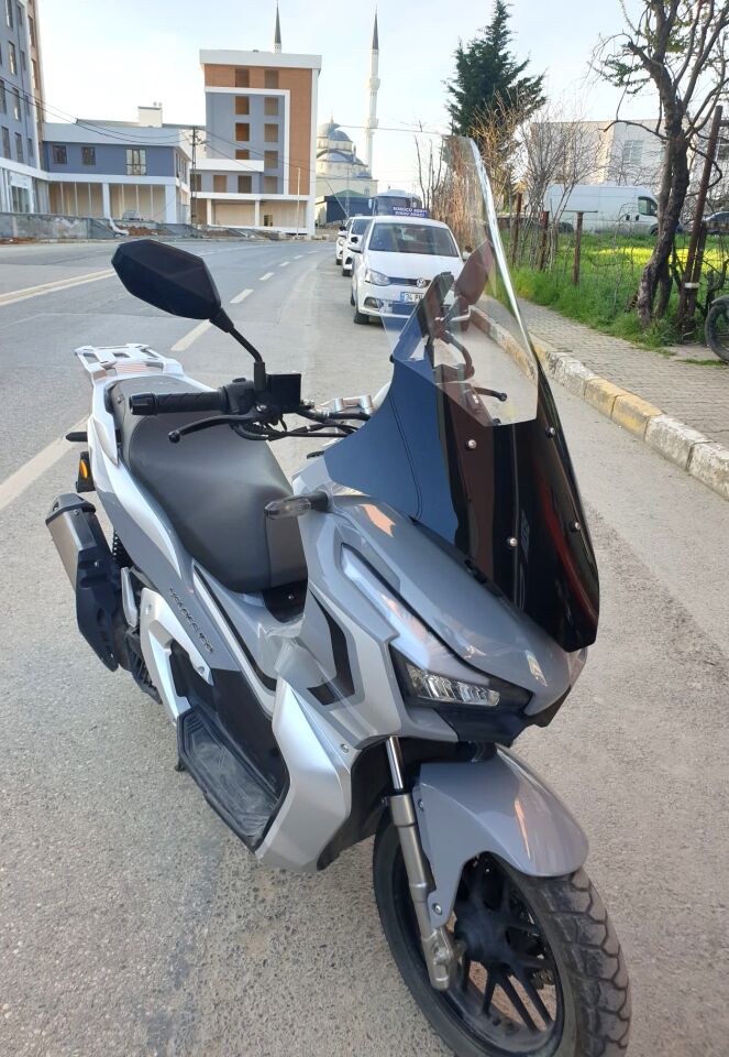 MOTOCAM Kral Arneb 150 Ön Cam 2023-2026 Model 78cm Şeffaf Renkli 4mm UZUN