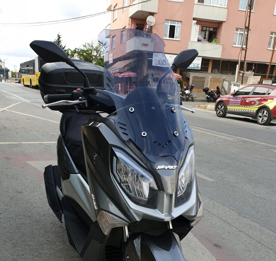 MOTOCAM Volta Revolt Rm5 Ön Cam 2020-2021 Model 65cm Füme Renkli 4mm ORTA BOYLU