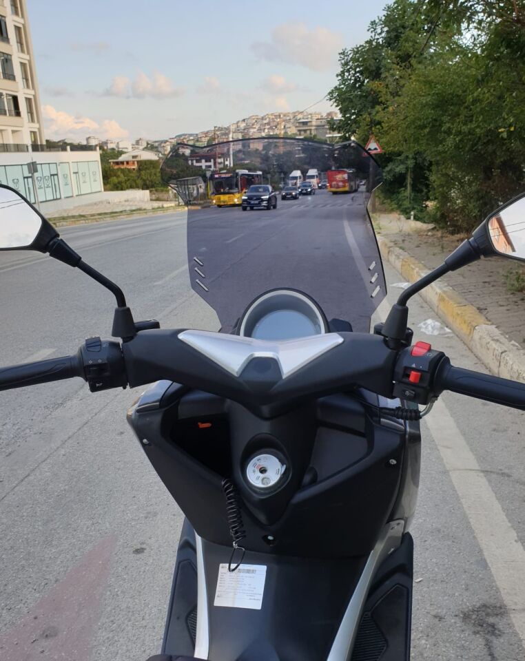 MOTOCAM Volta Revolt Rm5 Ön Cam 2020-2021 Model 65cm Füme Renkli 4mm ORTA BOYLU