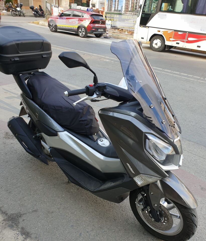 MOTOCAM Volta Revolt Rm5 Ön Cam 2020-2021 Model 65cm Füme Renkli 4mm ORTA BOYLU