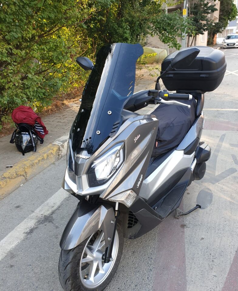 MOTOCAM Volta Revolt Rm5 Ön Cam 2020-2021 Model 65cm Siyah Renkli 4mm ORTA BOYLU