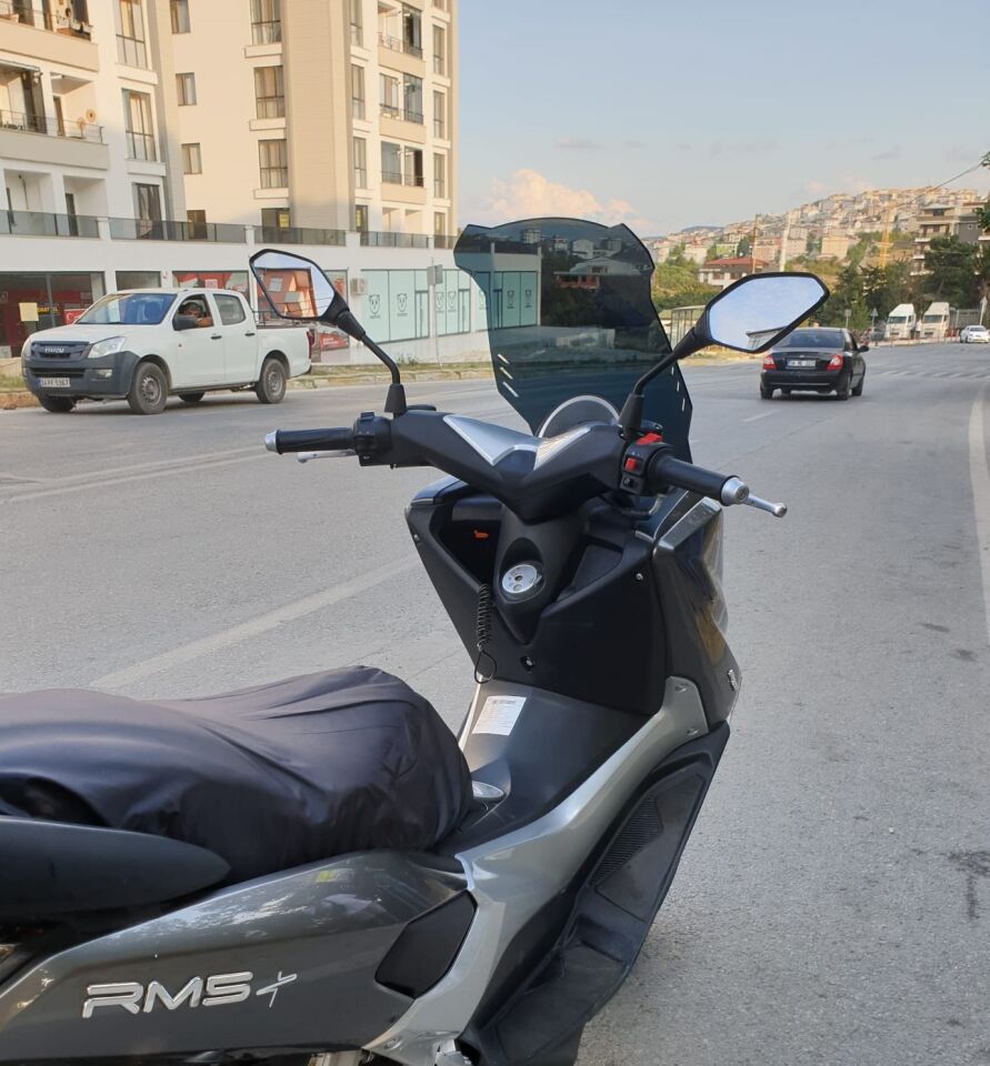 MOTOCAM Volta Revolt Rm5 Ön Cam 2020-2021 Model 65cm Siyah Renkli 4mm ORTA BOYLU