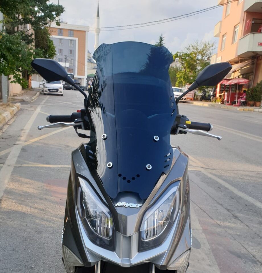 MOTOCAM Volta Revolt Rm5 Ön Cam 2020-2021 Model 65cm Siyah Renkli 4mm ORTA BOYLU