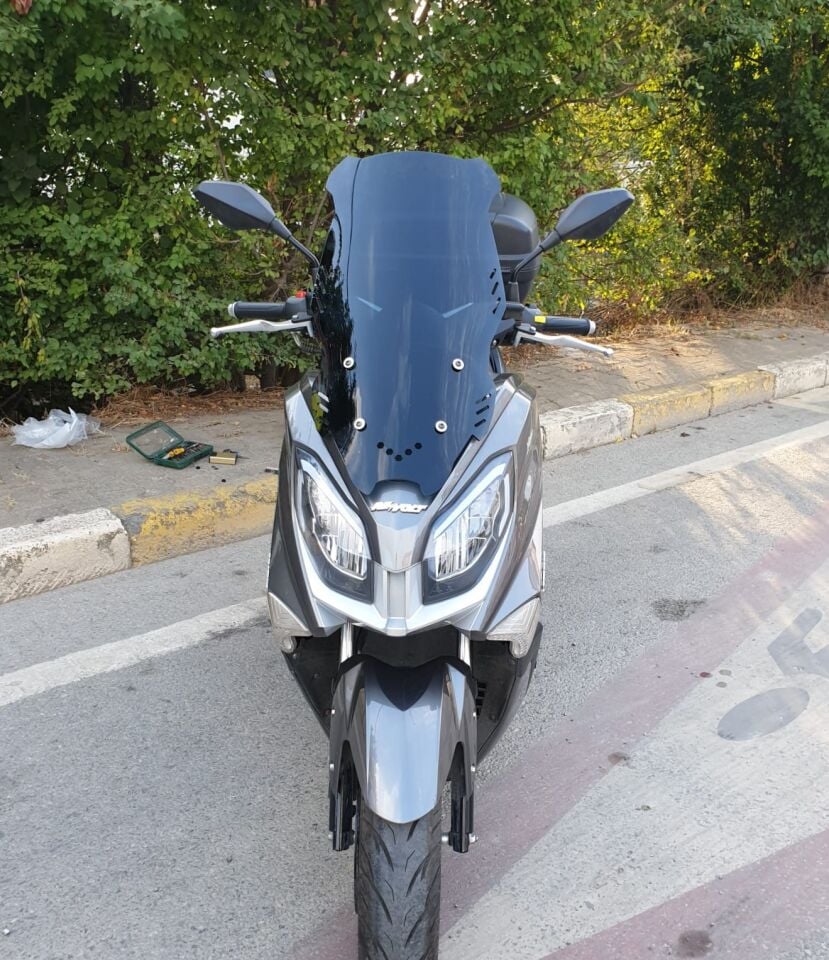 MOTOCAM Volta Revolt Rm5 Ön Cam 2020-2021 Model 65cm Siyah Renkli 4mm ORTA BOYLU