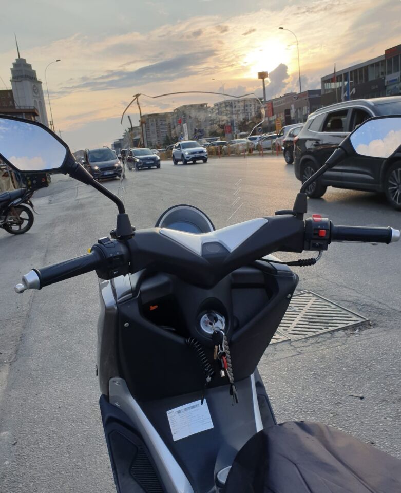 MOTOCAM Volta Revolt Rm5 Ön Cam 2020-2021 Model 65cm Şeffaf Renkli 4mm ORTA BOYLU