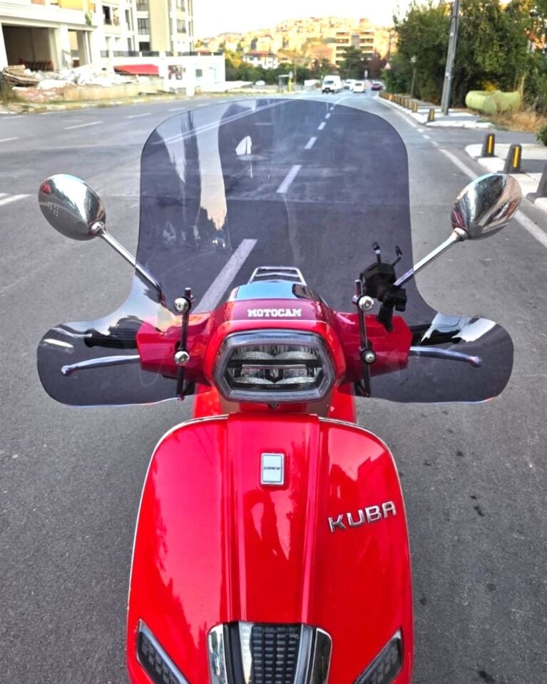 MOTOCAM Kuba Bevely Ön Cam 2022-2026 Model 37cm Füme Renkli 4mm Elcikli APARATSIZ