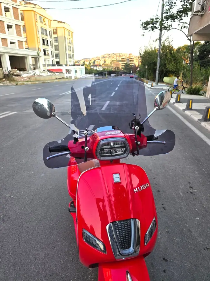 MOTOCAM Kuba Bevely Ön Cam 2022-2026 Model 37cm Füme Renkli 4mm Elcikli APARATSIZ