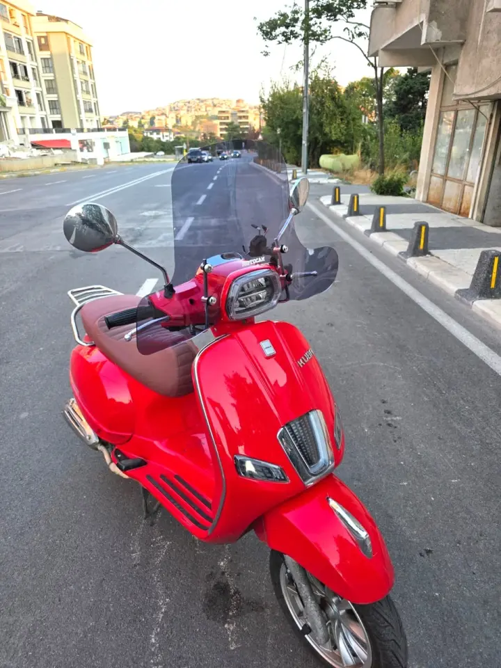 MOTOCAM Kuba Bevely Ön Cam 2022-2026 Model 37cm Füme Renkli 4mm Elcikli APARATSIZ