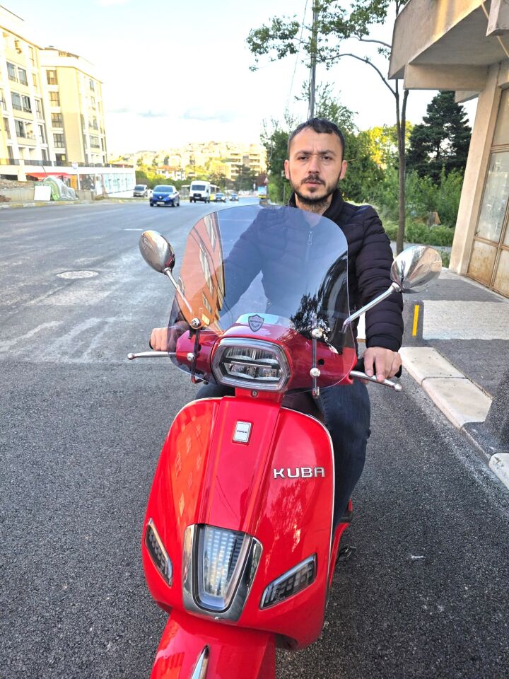 MOTOCAM Kuba Bevely Ön Cam 2022-2026 Model 42cm Füme Renkli 4mm APARATSIZ