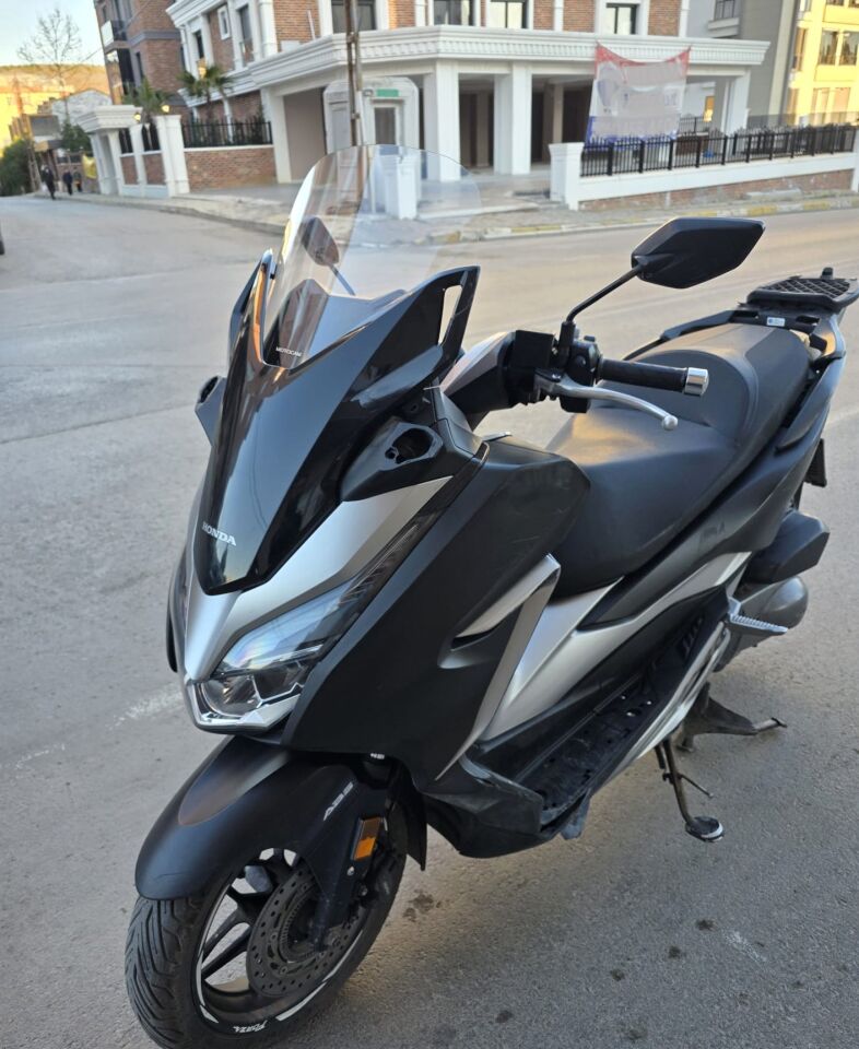 MOTOCAM Honda Forza Ön Cam 2018-2020 Model 47cm Şeffaf Renkli 4mm ORİJİNAL BOYLU