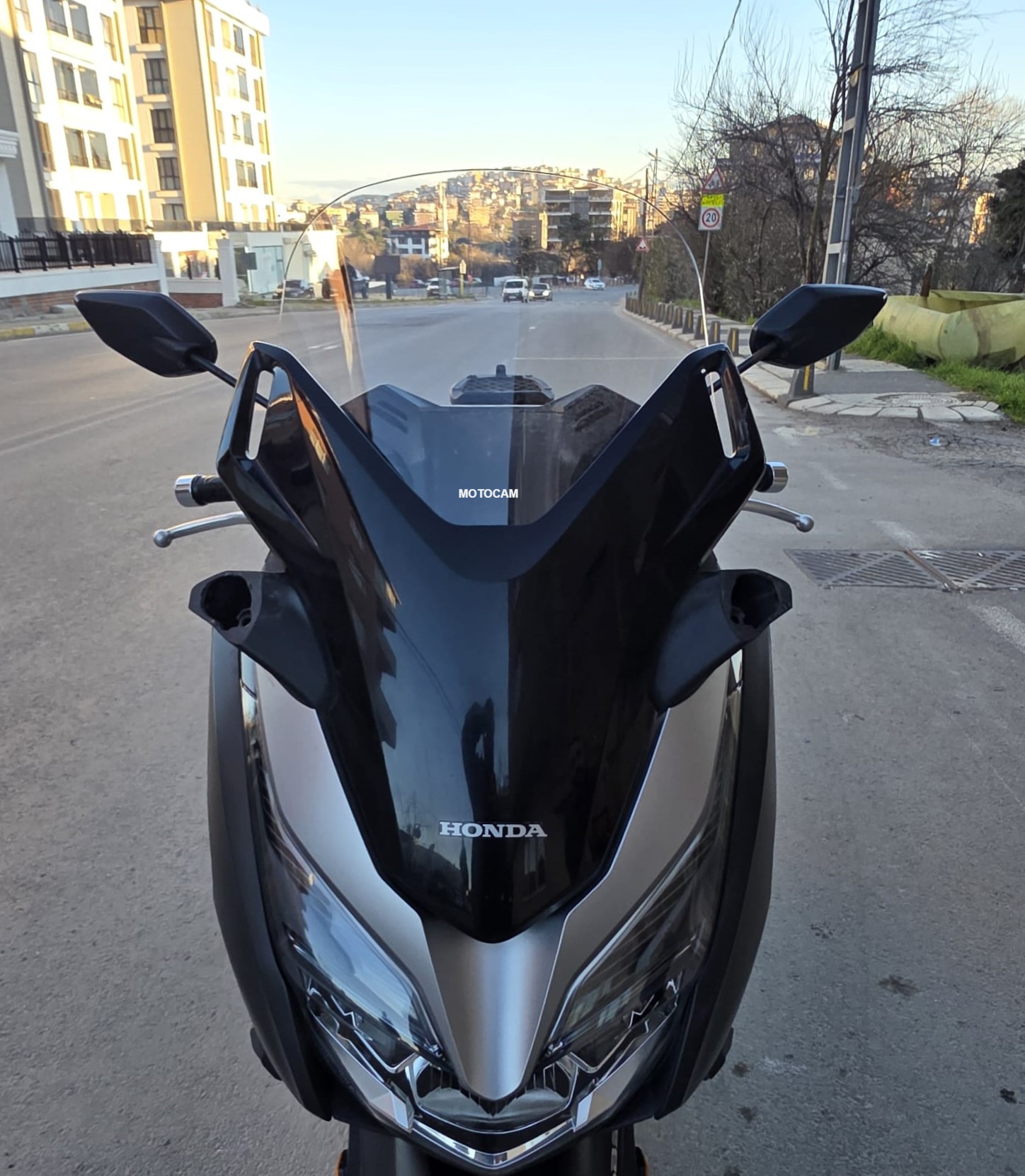 MOTOCAM Honda Forza Ön Cam 2018-2020 Model 47cm Şeffaf Renkli 4mm ORİJİNAL BOYLU