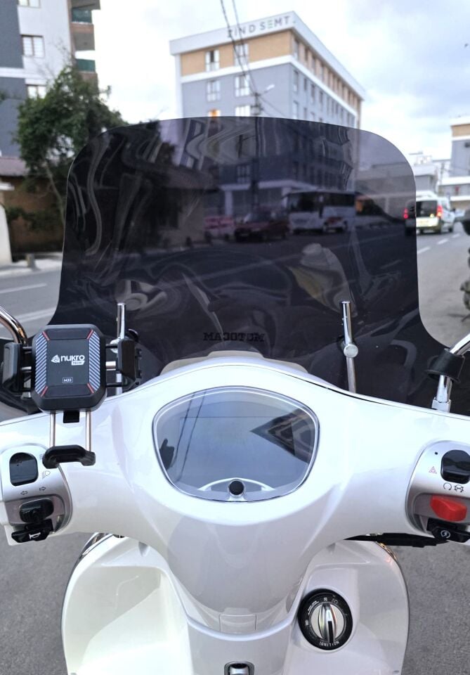 MOTOCAM Küba Bannry Ön Cam 2024-2026 Model 39cm Siyah Renkli 4mm Elcikli APARATSIZ