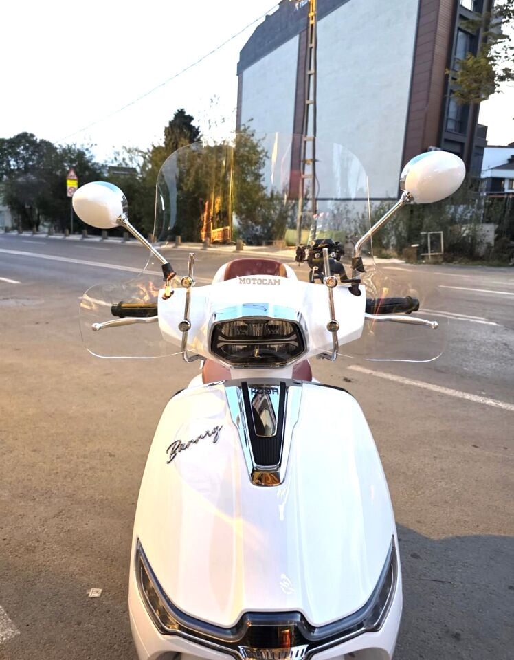 MOTOCAM Küba Bannry Ön Cam 2024-2026 Model 39cm Şeffaf Renkli 4mm Elcikli APARATSIZ