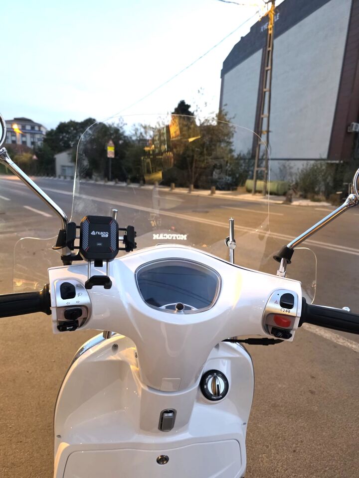 MOTOCAM Küba Bannry Ön Cam 2024-2026 Model 39cm Şeffaf Renkli 4mm Elcikli APARATSIZ