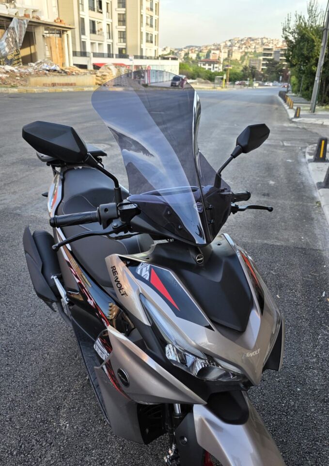 MOTOCAM Volta Revolt RSX3 Ön Cam 2022-2026 Model 54cm Füme Renkli SPORTİF