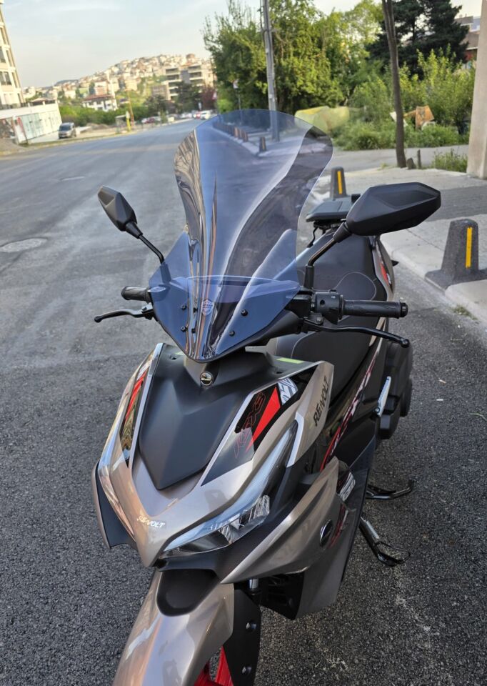 MOTOCAM Volta Revolt RSX3 Ön Cam 2022-2026 Model 54cm Füme Renkli SPORTİF