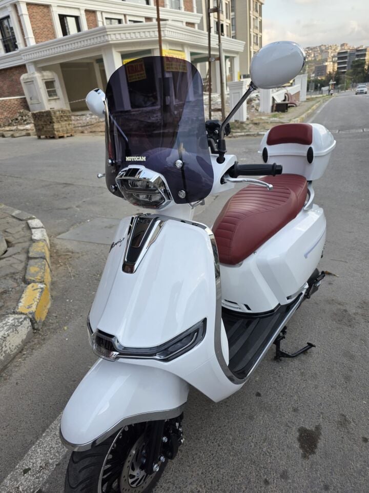 MOTOCAM Küba Bannry Ön Cam 2024-2026 Model 43cm Siyah Renkli 4mm APARATSIZ