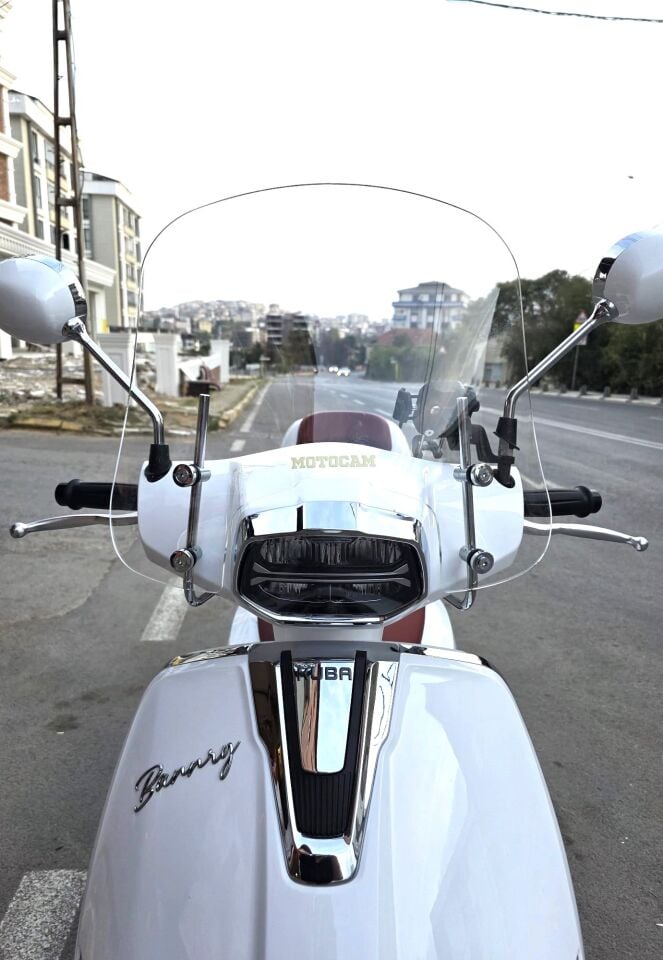 MOTOCAM Küba Bannry Ön Cam 2024-2026 Model 43cm Şeffaf Renkli 4mm APARATSIZ