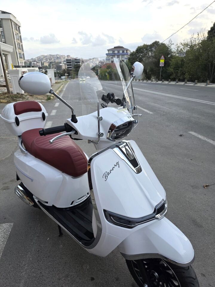 MOTOCAM Küba Bannry Ön Cam 2024-2026 Model 43cm Şeffaf Renkli 4mm APARATSIZ