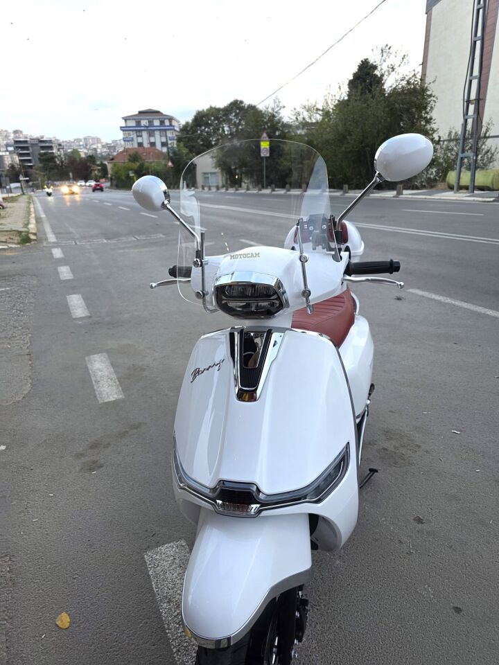 MOTOCAM Küba Bannry Ön Cam 2024-2026 Model 43cm Şeffaf Renkli 4mm APARATSIZ