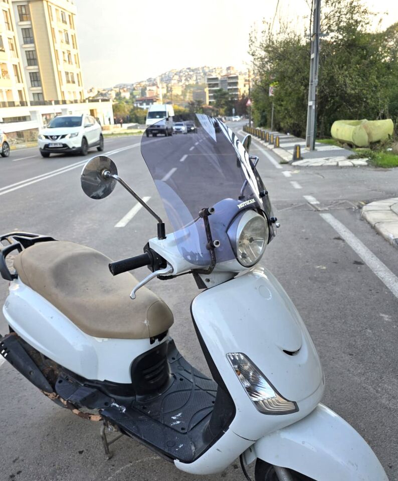 MOTOCAM SYM Fiddle III 125 Ön Cam 2016-2022 Model 44cm Füme Renkli APARATSIZ