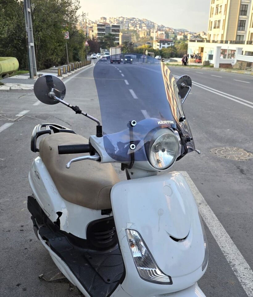 MOTOCAM SYM Fiddle III 125 Ön Cam 2016-2022 Model 44cm Füme Renkli APARATSIZ