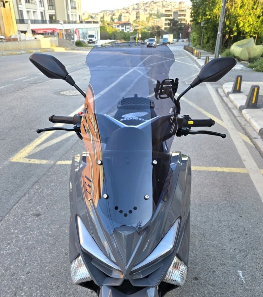 MOTOCAM Volta Revolt RSX4 Ön Cam 2022-2026 Model 65cm Füme Renkli 4mm ORTA BOYLU