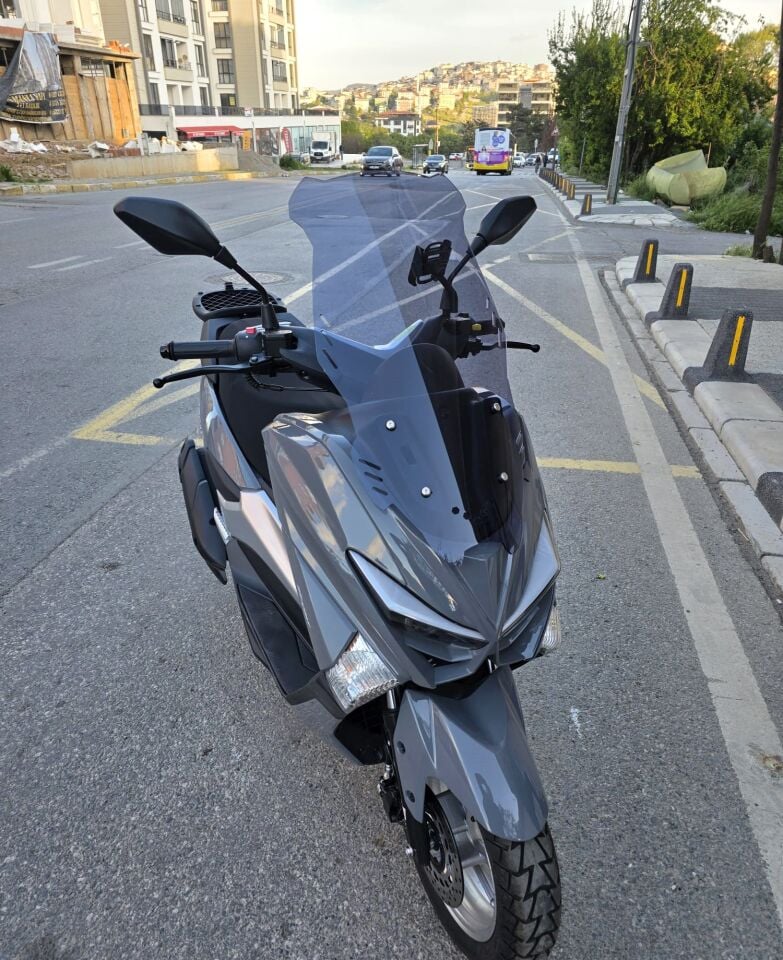 MOTOCAM Volta Revolt RSX4 Ön Cam 2022-2026 Model 65cm Füme Renkli 4mm ORTA BOYLU