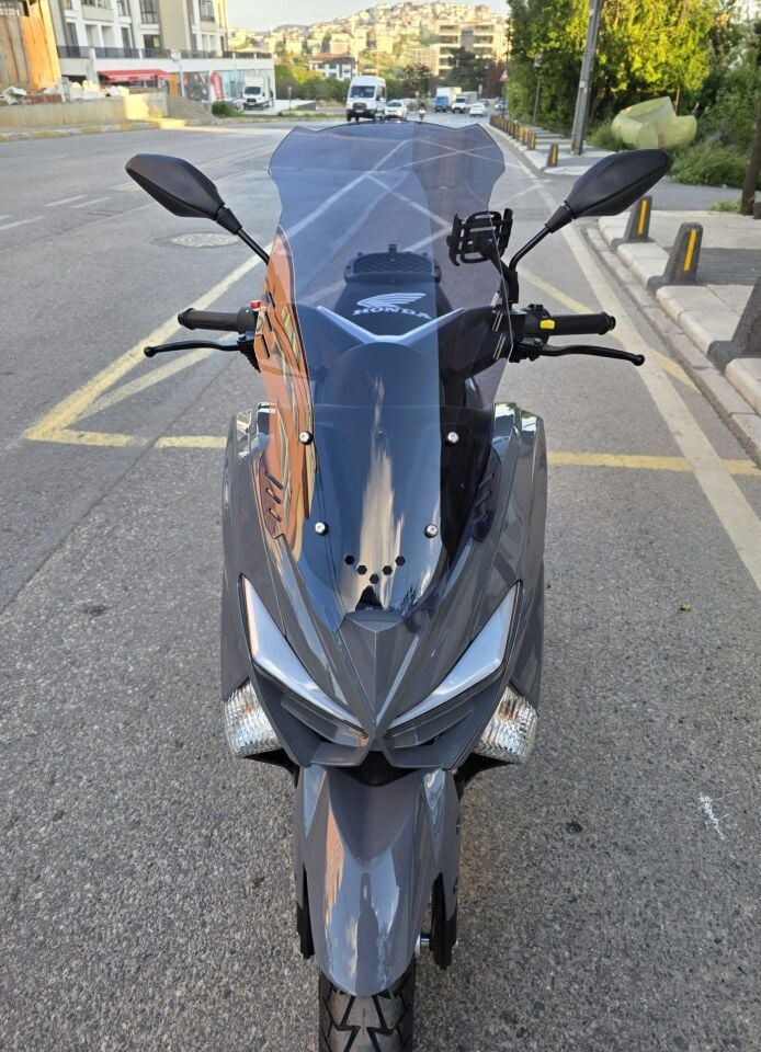 MOTOCAM Volta Revolt RSX4 Ön Cam 2022-2026 Model 65cm Füme Renkli 4mm ORTA BOYLU