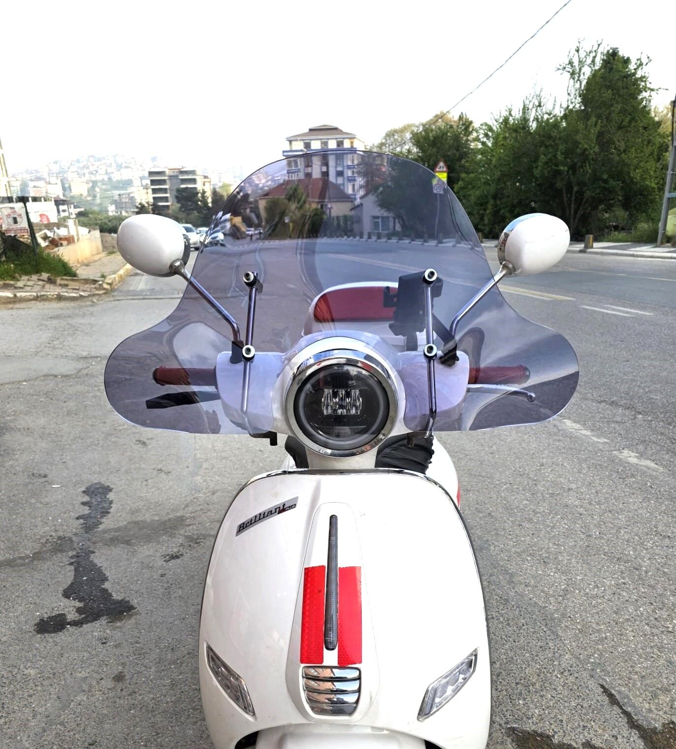 MOTOCAM Küba Brilliant Ön Cam 2021-2026 Model 45cm Füme Renkli Elcikli APARATSIZ