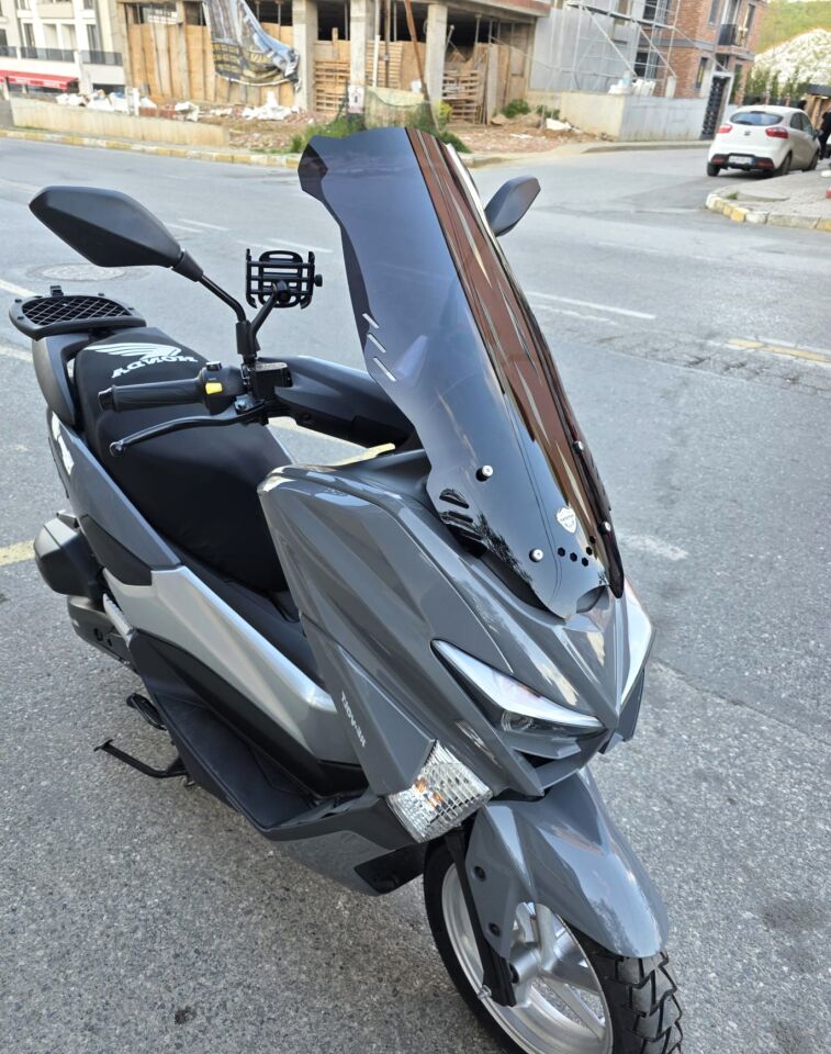 MOTOCAM Volta Revolt RSX4 Ön Cam 2022-2026 Model 65cm Siyah Renkli 4mm ORTA BOYLU