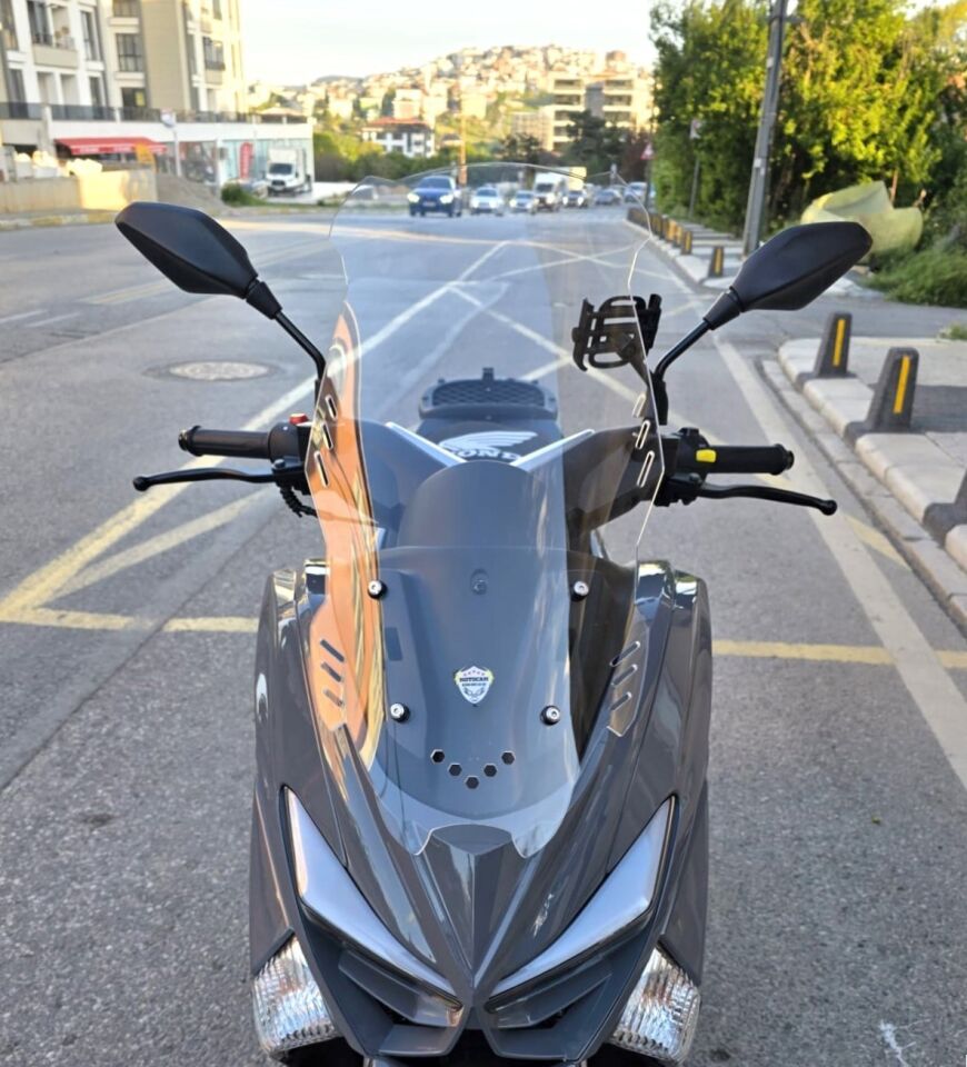 MOTOCAM Volta Revolt RSX4 Ön Cam 2022-2026 Model 65cm Şeffaf Renkli 4mm ORTA BOYLU