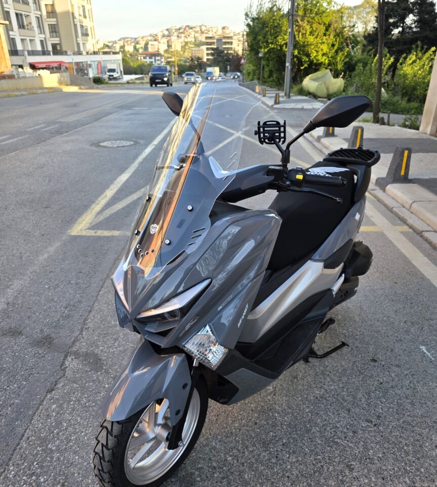 MOTOCAM Volta Revolt RSX4 Ön Cam 2022-2026 Model 65cm Şeffaf Renkli 4mm ORTA BOYLU